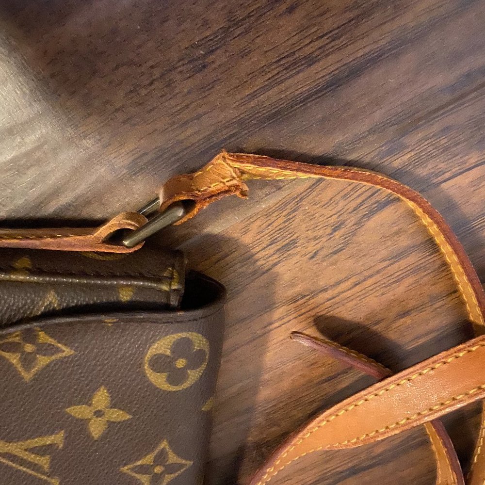 Louis Vuitton Chantilly PM. crossbody bag - Picture 4 of 10